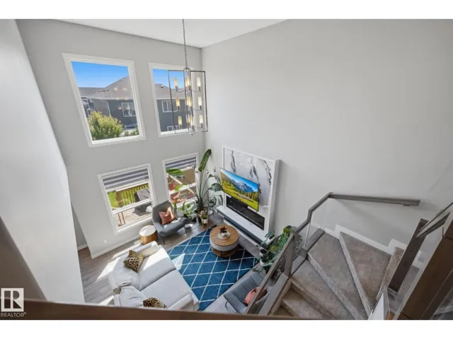 3870 ROBINS CR NW NW, Edmonton, Alberta T5S0M8