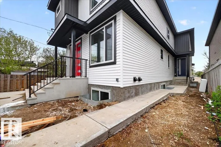 10639 68 AV NW, Edmonton, Alberta T6H2Y2