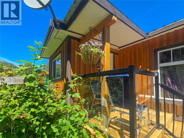754 Sayward Rd, Sayward, British Columbia V0P1R0