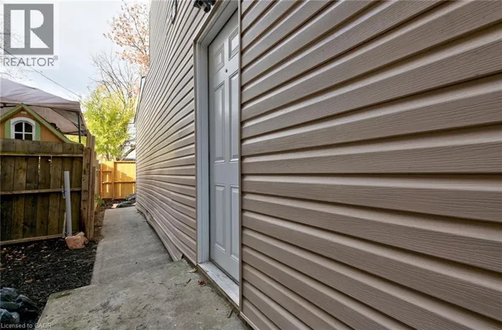 111 GIBSON Avenue Unit# A, Hamilton, Ontario L8L6J9