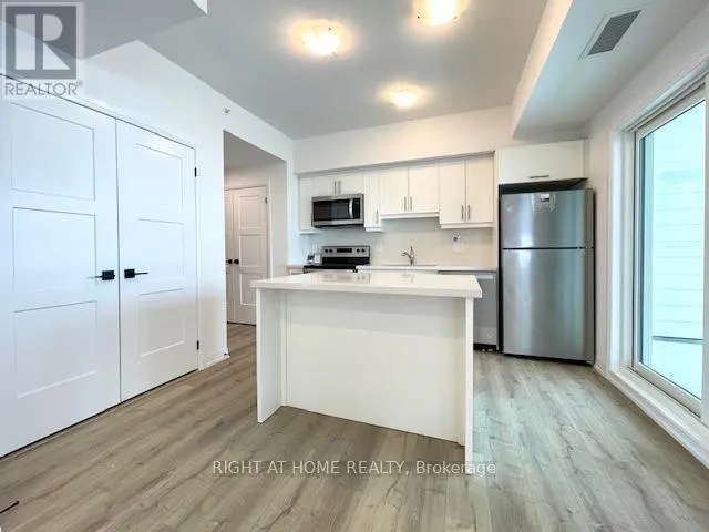 102 - 15 KNEESHAW DRIVE, Barrie, Ontario L9J0X9