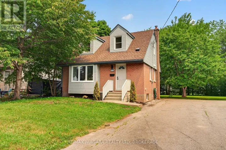 7072 DELL AVENUE, Niagara Falls (Arad/Fallsview), Ontario L2G4W3