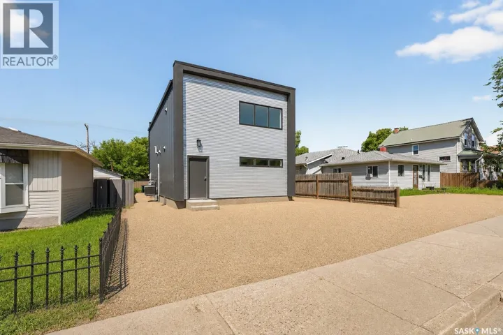 424 9th AVENUE W, Moose Jaw, Saskatchewan S6H4H5