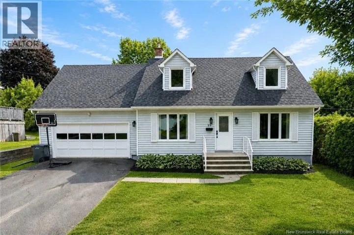 99 Oakland Ave, Fredericton, New Brunswick E3A1W5