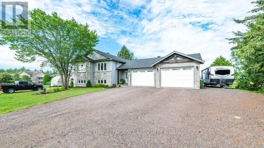 28 CAROL STREET, Laurentian Valley, Ontario K8A6W6
