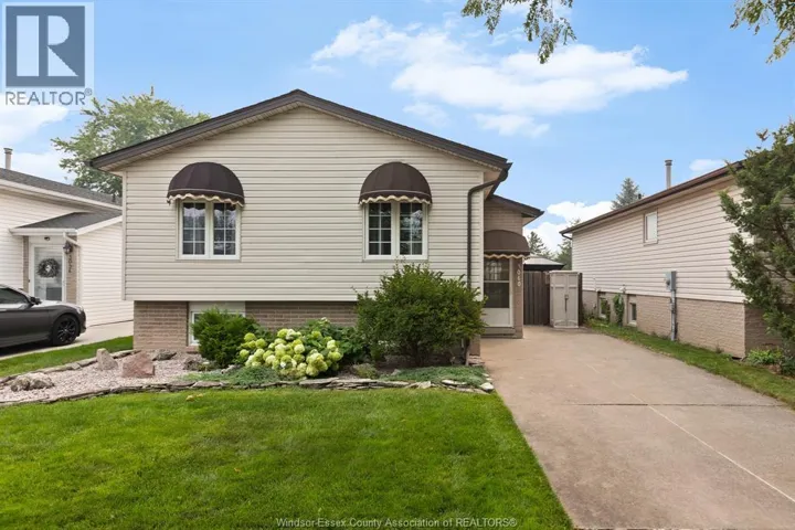3040 LOEBACH, Windsor, Ontario N8T3M7