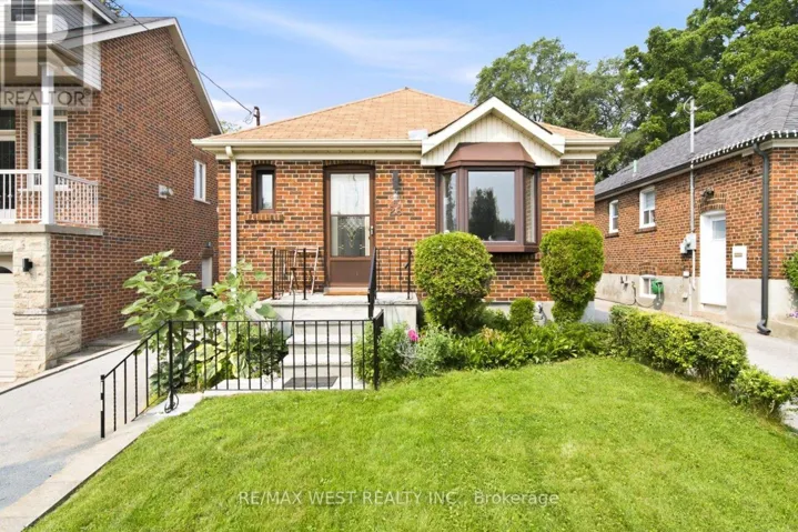 28 ALDGATE AVENUE, Toronto (Stonegate-Queensway), Ontario M8Y3L6