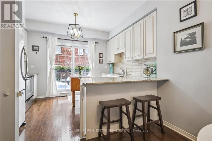 TH2 - 101 THE QUEENSWAY, Toronto (High Park-Swansea), Ontario M6S5B4