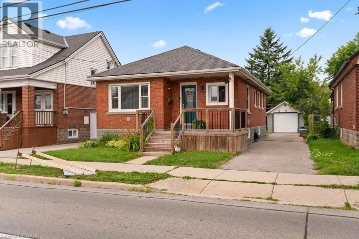 340 UPPER GAGE Avenue, Hamilton, Ontario L8V4H7
