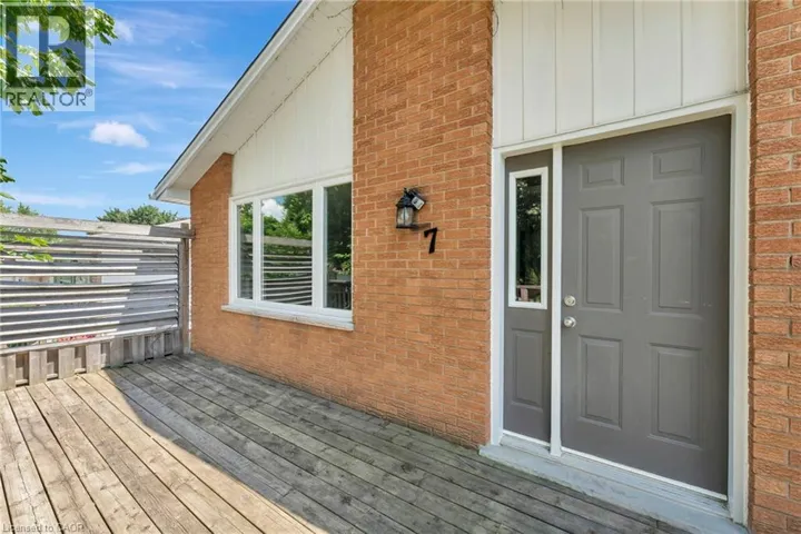 7 HILLSIDE Drive, Kitchener, Ontario N2E1R1