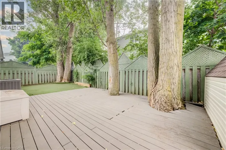 297 COUNTRY HILL Drive Unit# B, Kitchener, Ontario N2E2C1