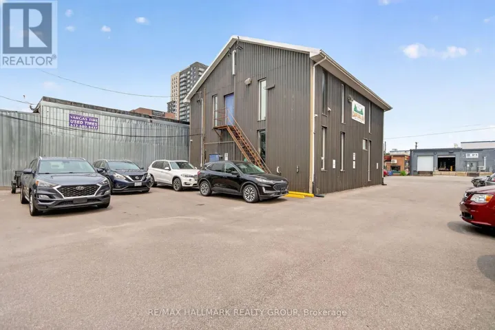 818 BOYD AVENUE, Ottawa, Ontario K2A2C7