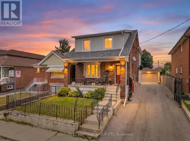 33 SANDERSTEAD AVENUE, Toronto (Briar Hill-Belgravia), Ontario M6E4X6