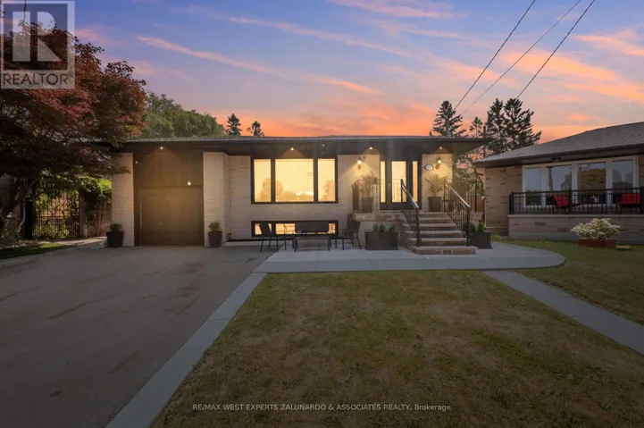 17 KRIEGER CRESCENT, Toronto (Yorkdale-Glen Park), Ontario M6A1K4