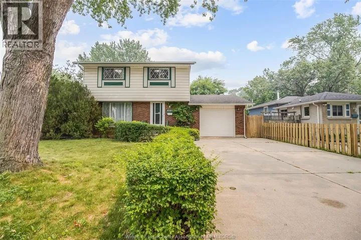 4065 WHITNEY, Windsor, Ontario N9C2C7
