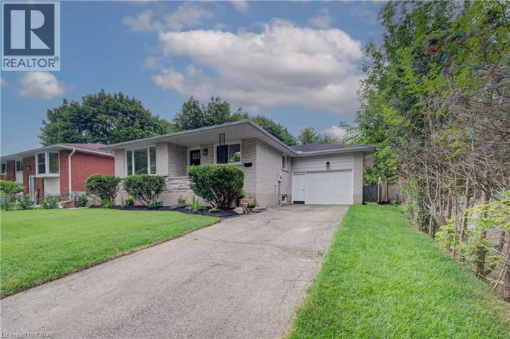 163 LYNNBROOK Crescent, Waterloo, Ontario N2L4X2