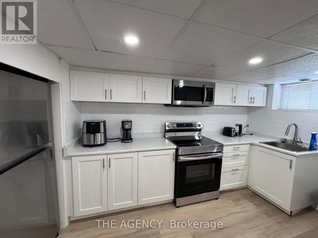 BASEMENT - 26 BEAVERBROOK AVENUE, Toronto (Princess-Rosethorn), Ontario M9B2M9
