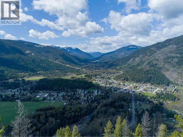 112 Fourth Street, Salmo, British Columbia V0G1Z0