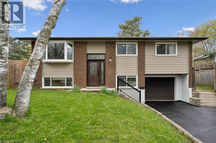 176 WOODVILLE Place, Waterloo, Ontario N2L4W9