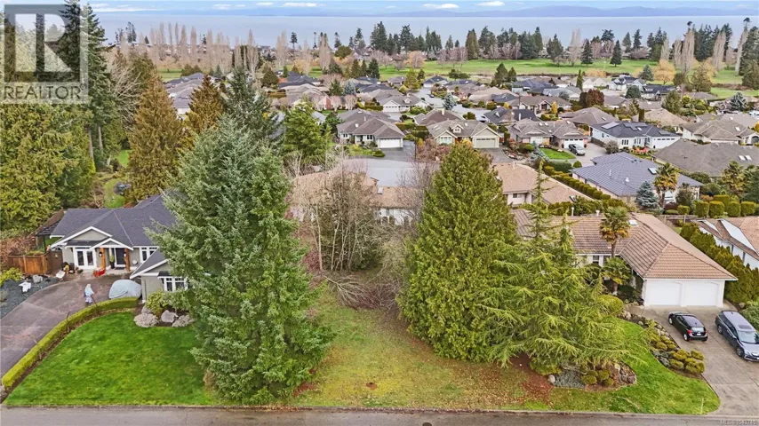 881 Fairways Dr, Qualicum Beach, British Columbia V9K2J1
