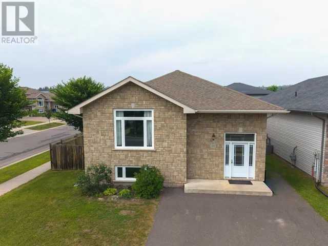 461 LONGBOW ST, THUNDER BAY, Ontario P7G0A5