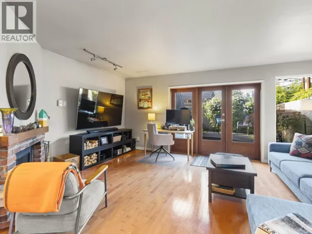 102 2535 YORK AVENUE, Vancouver, British Columbia V6K1E4