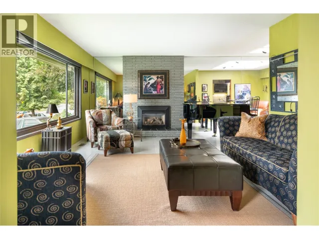 1109 PINECREST Lane, Kelowna, British Columbia V1Y4L4