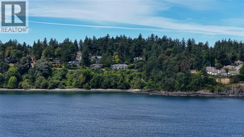 2226 Arbutus Rd, Saanich, British Columbia V8N1V3