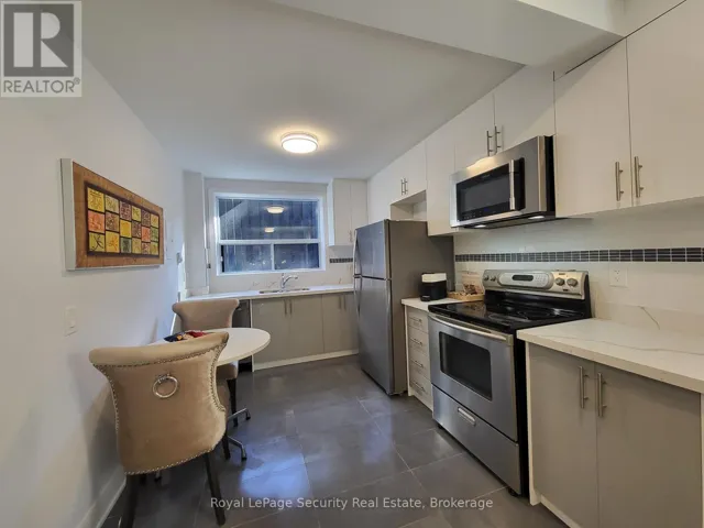 2 - 328 LAKESHORE ROAD, Mississauga (Port Credit), Ontario L5G1H4