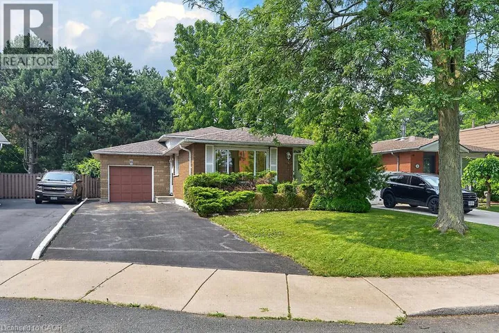 16 SUNSHINE Court, Hamilton, Ontario L9C2L5