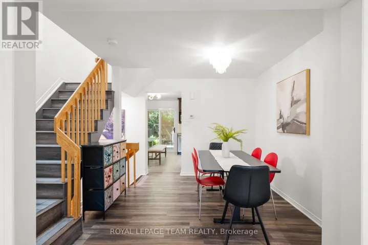 212 PROVENDER AVENUE, Ottawa, Ontario K1K4N7
