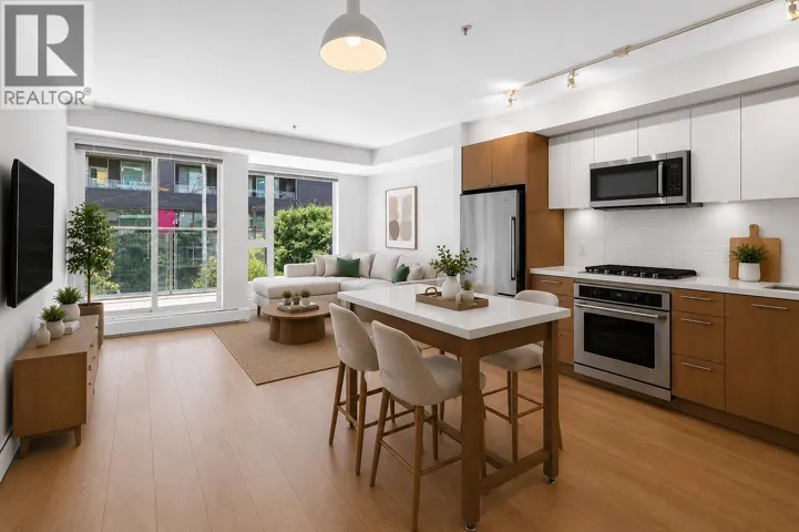 304 384 E 1ST AVENUE, Vancouver, British Columbia V5T0G5