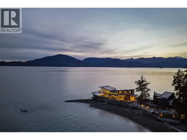 15 BRUNSWICK BEACH ROAD, Lions Bay, British Columbia V0N2E0