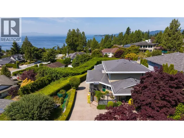 4827 BLUEGROUSE DRIVE, Sechelt, British Columbia V7Z0E9
