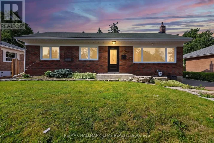 9 MELROSE AVENUE, Barrie (Codrington), Ontario L4M2A5