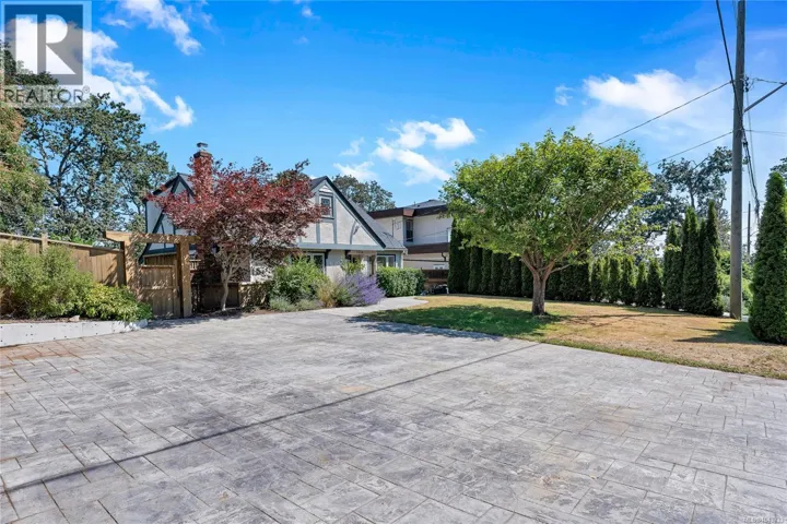 1514 Shorncliffe Rd, Saanich, British Columbia V8P2T4