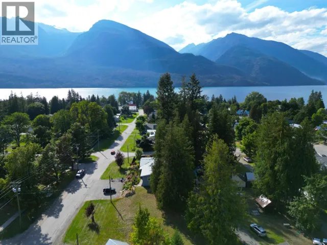 416 Slocan Avenue, New Denver, British Columbia V0G2B0