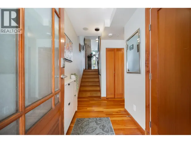 114 8 RENAISSANCE SQUARE, New Westminster, British Columbia V3M7A9
