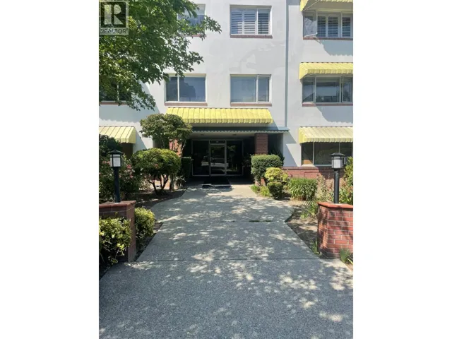 101 2469 CORNWALL AVENUE, Vancouver, British Columbia V6K1B9