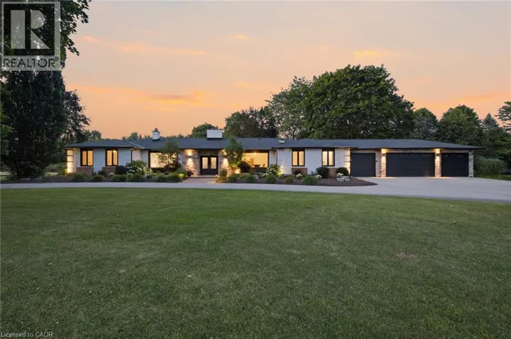8 SQUIRE Court, Waterloo, Ontario N2J4G8