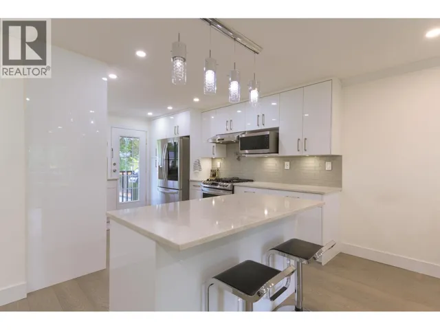 1543 CHADWICK AVENUE, Port Coquitlam, British Columbia V3B5E9
