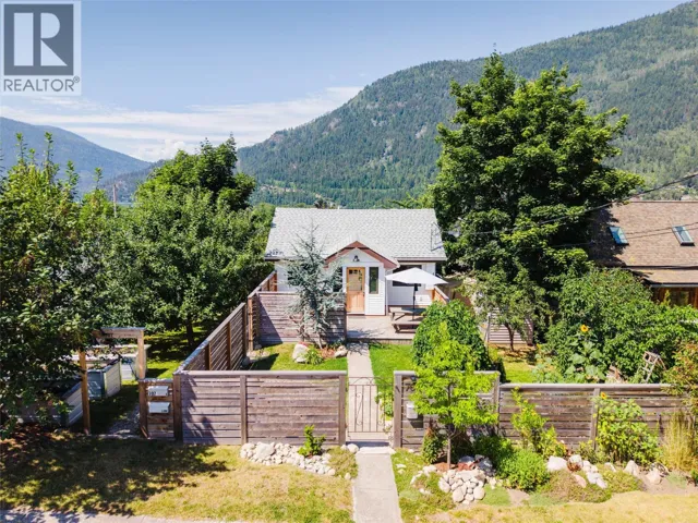 707 FIFTH Street, Nelson, British Columbia V1L2X4