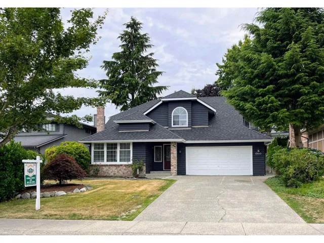 13015 SUMMERHILL CRESCENT, Surrey, British Columbia V4A7T4