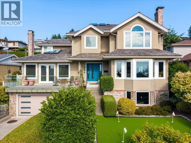 990 LEYLAND STREET, West Vancouver, British Columbia V7T2S4