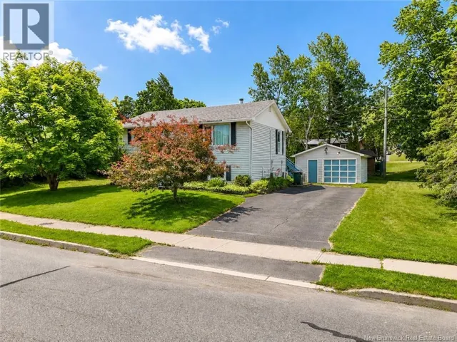 884 Mollins Drive, Saint John, New Brunswick E3M4L8