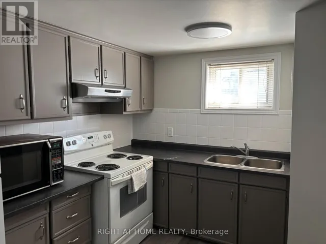 41 DEERHURST AVENUE, Toronto (Humberlea-Pelmo Park), Ontario M9N3A6