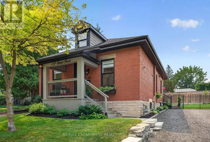 122 STUART STREET, Guelph (St. George's), Ontario N1E4S8