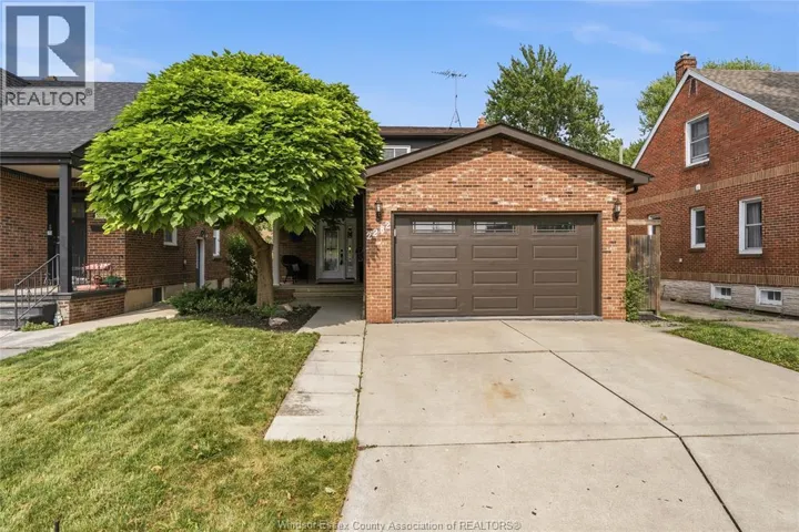2282 WOODLAWN, Windsor, Ontario N8W2H3