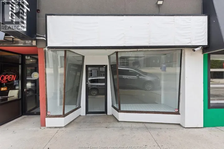 37 CHATHAM STREET East, Windsor, Ontario N9A2W2
