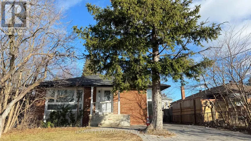(MAIN) - 95 SUSSEX AVENUE, Richmond Hill (Crosby), Ontario L4C2E8